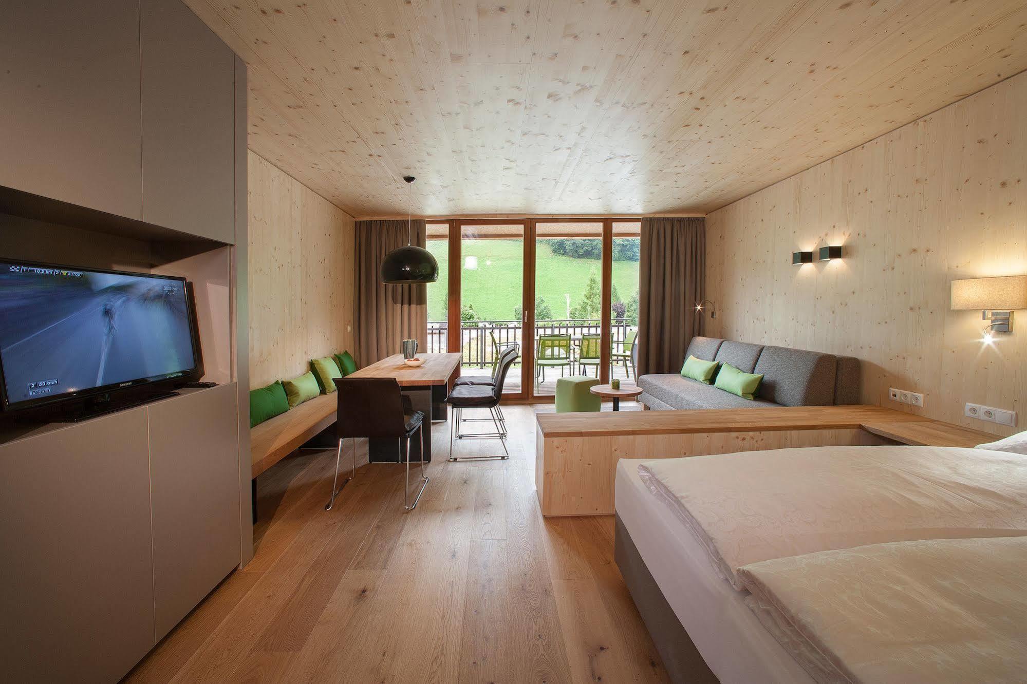 Natürlich Hell. Aparthotel&Camping Fügen Exterior foto